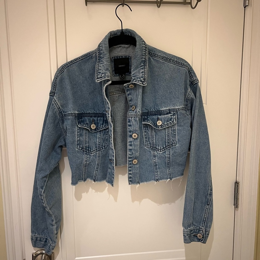 Blue Cropped Jean Jacket with Frayed Hem